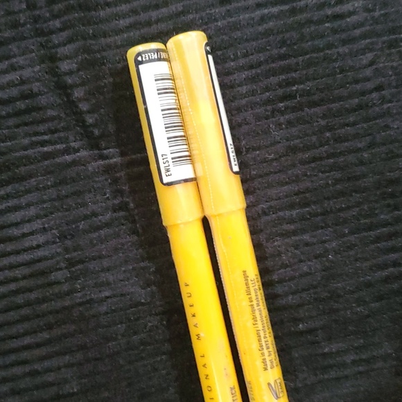 NYX Eyeliner Stick Bundle of 2 - EWLS17 Cosmic Yellow - Picture 4 of 5